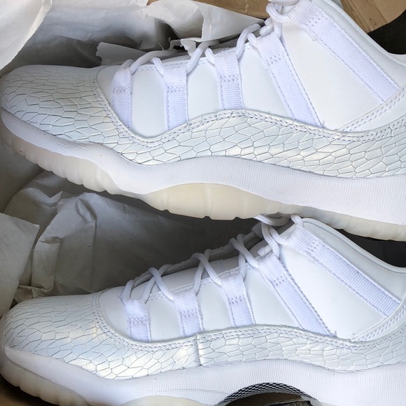 White platinum Jordan’s 11 size 8Men’s 10 women’s - Picture 3 of 4